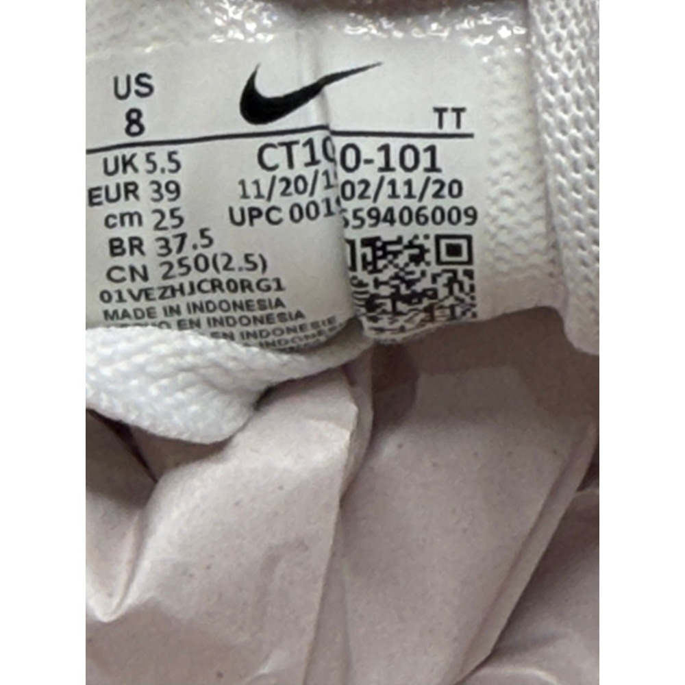 Nike Women’s Air Max 90 Sneakers in White and Peach - Picture 8 of 9